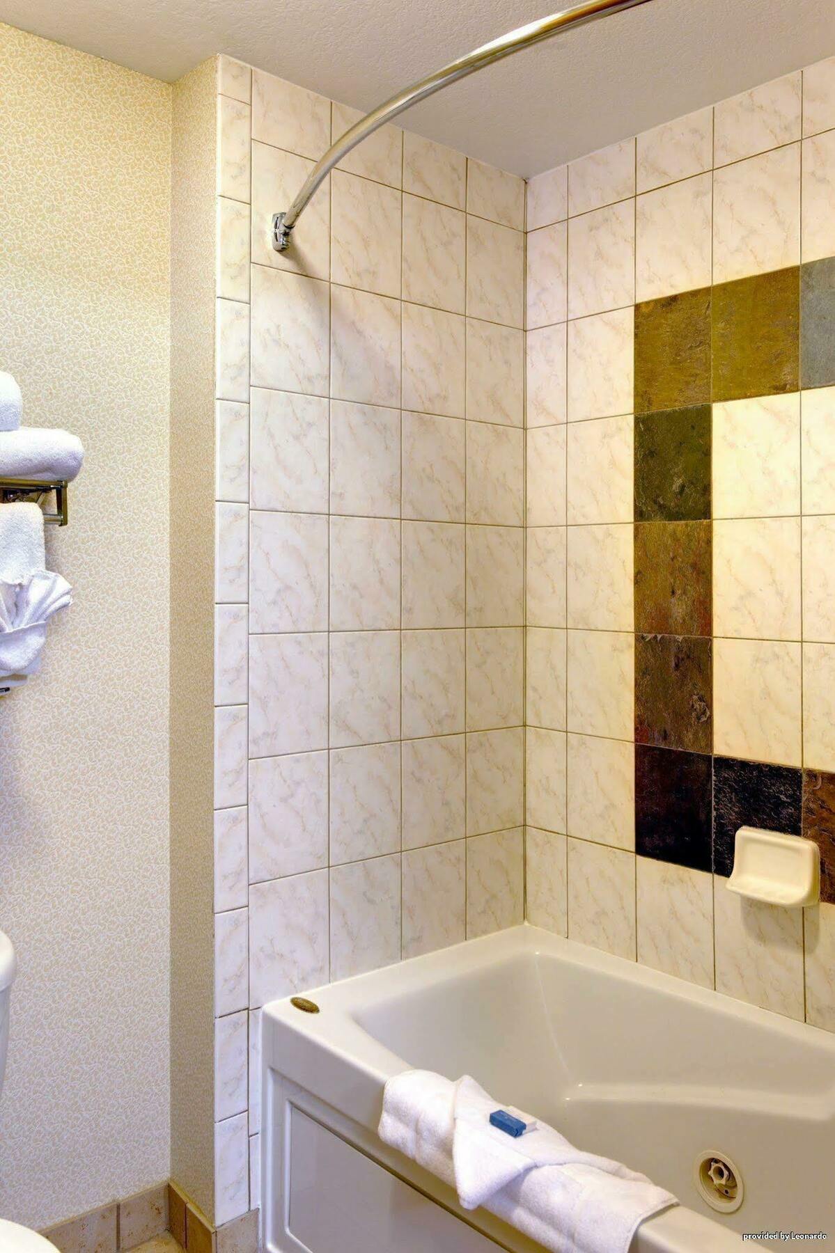 Western Gateway Inn&suites - Hotel